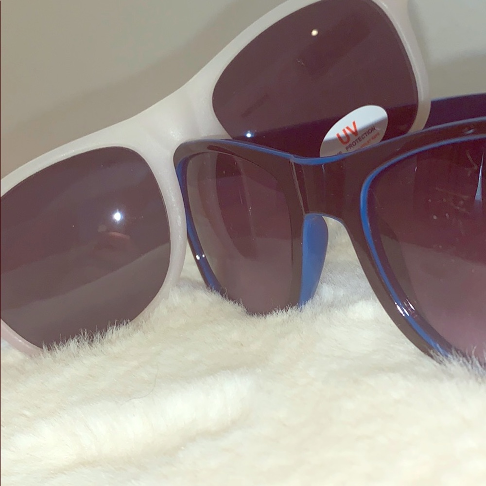 2 pairs of sunglasses for the price of 1